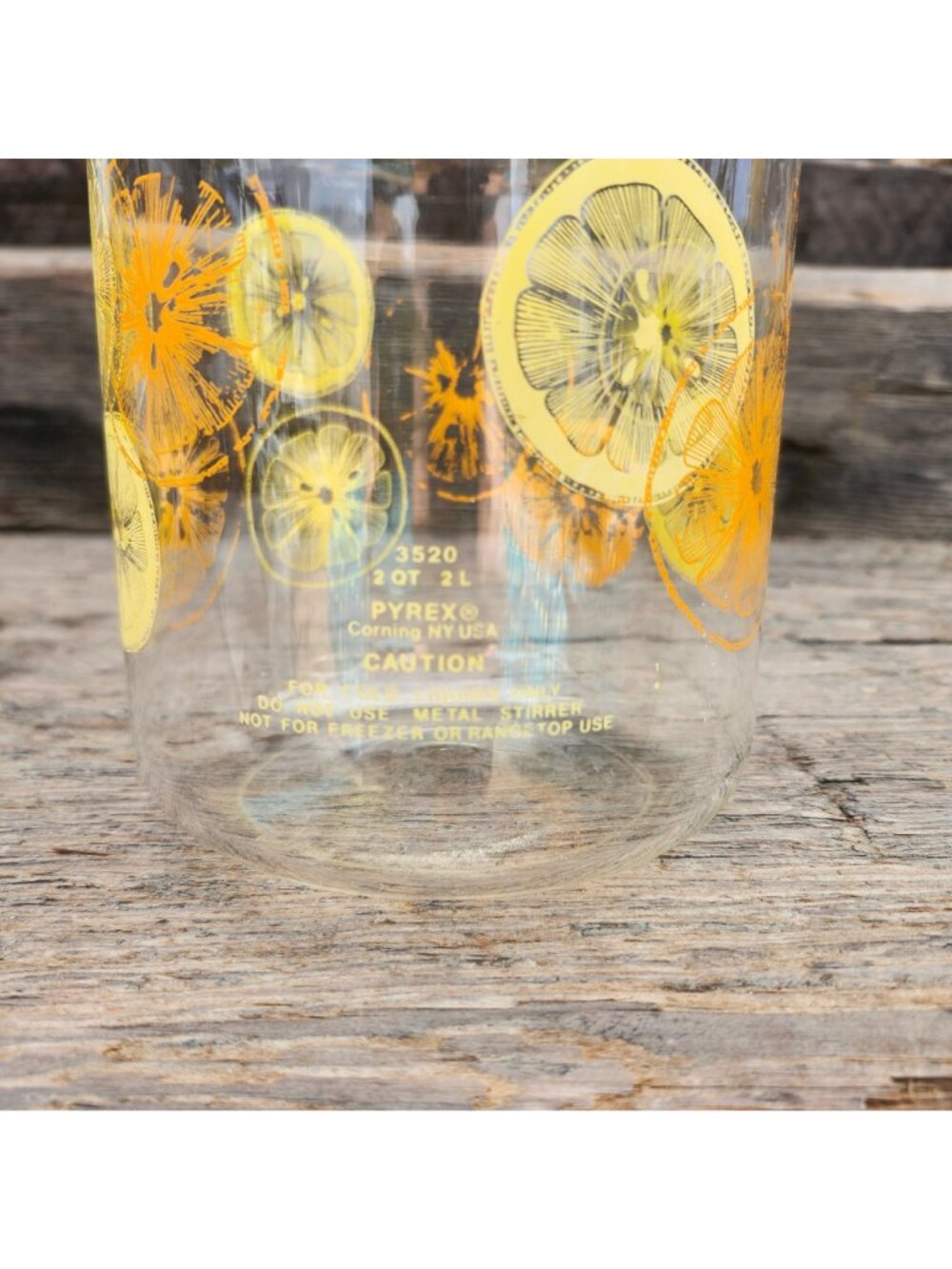 Pyrex 3520 Glass Carafe 2 Qt Citrus Orange Yellow Pitcher Vintage No Lid USA - Picture 4 of 11
